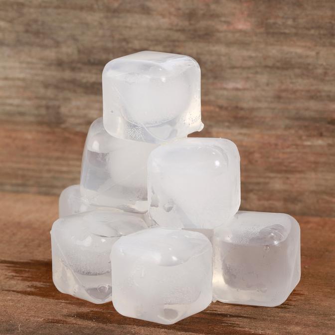 Kikkerland Clear Reusable Ice Cubes